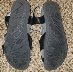 bare traps debera wedge sandal